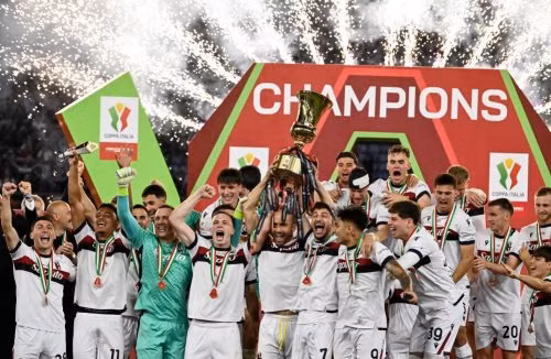 Chiến thắng Coppa Italia bất ngờ của Bologna kết thúc cơn khát danh hiệu kéo dài