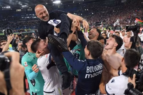 Bologna gây chấn động khi hạ AC Milan để lần đầu vô địch Coppa Italia sau 51 năm