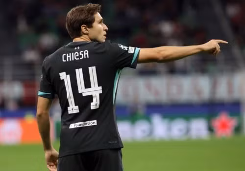 Napoli nhen nhóm lại ý định chiêu mộ tiền vệ Chiesa từ Liverpool