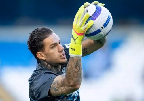Pep Guardiola nghi ngờ tương lai của Ederson tại Man City sau thỏa thuận với Galatasaray