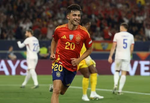 Tiền vệ PSG dành lời khen ngợi cho siêu sao Barcelona, bình luận về cuộc đua Quả bóng Vàng