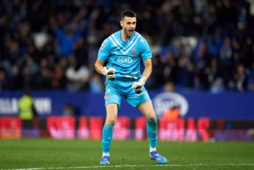 Real Madrid thực hiện bước đi đầu tiên giành 'người thừa kế Courtois' Joan Garcia giữa lúc tương lai của Lunin còn bất ổn