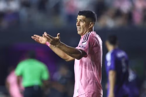 MLS cấm thi đấu thêm 3 trận với Luis Suarez vì sự việc khạc nhổ
