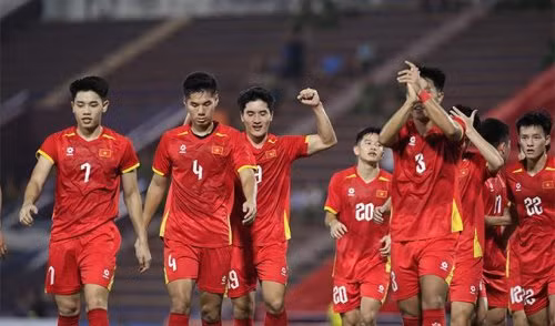 Viktor Lê sáng cửa đá chính trong trận U23 Việt Nam gặp Singapore